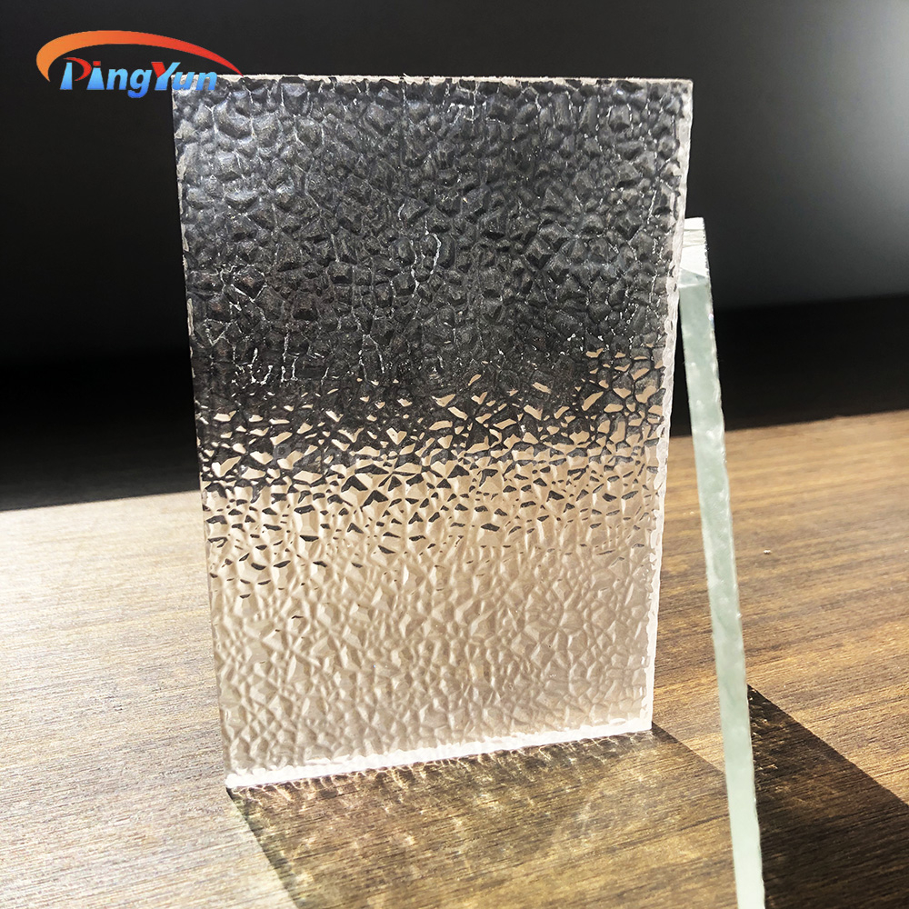 Feuille de polycarbonate flexible transparente pour la gare routière